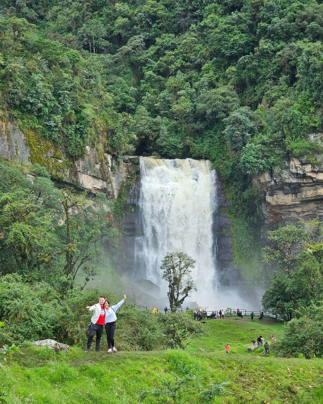 Caminata a la Cascada de Nemustén