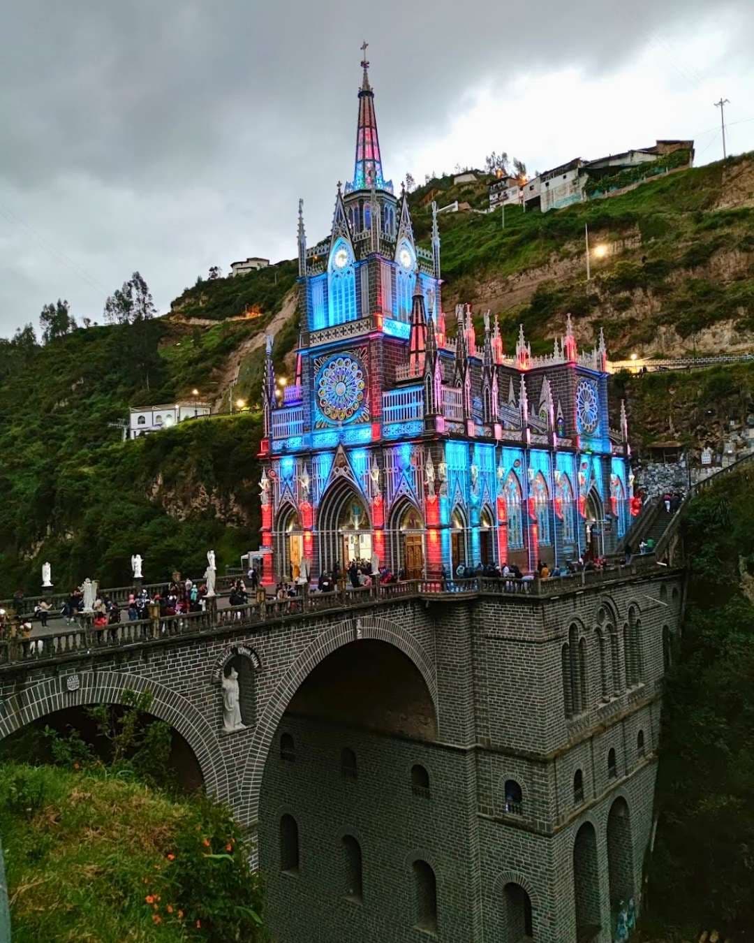 Carnaval de Negros y Blancos: Pasto, Las Lajas y La Cocha