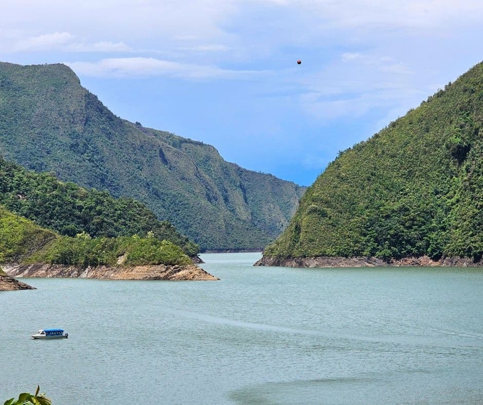 Pasadía a Macanal, Boyacá: Cascada, Lancha y Miradores